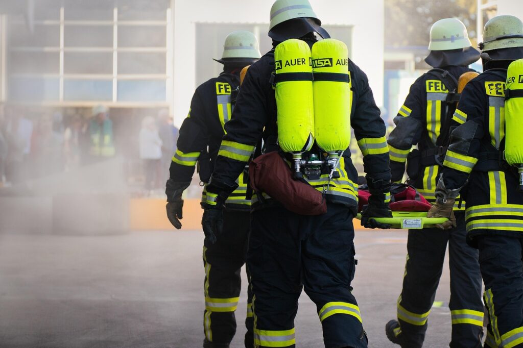 fire fighting, helm, firefighters, rescue, risk, delete exercise, respiratory protection, firefighting job, fire fighting, firefighters, firefighters, rescue, rescue, rescue, risk, risk, risk, risk, risk